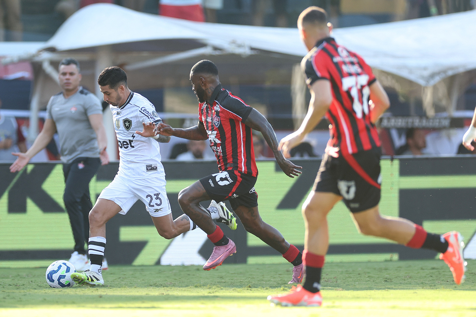 No Barradão, Vitória empata sem gols com o Botafogo pelo Campeonato Brasileiro 2 Botafogo x Vitória