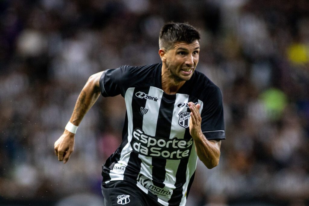 Lucas Mugni recebe proposta de clube colombiano enquanto negocia renovação com Ceará