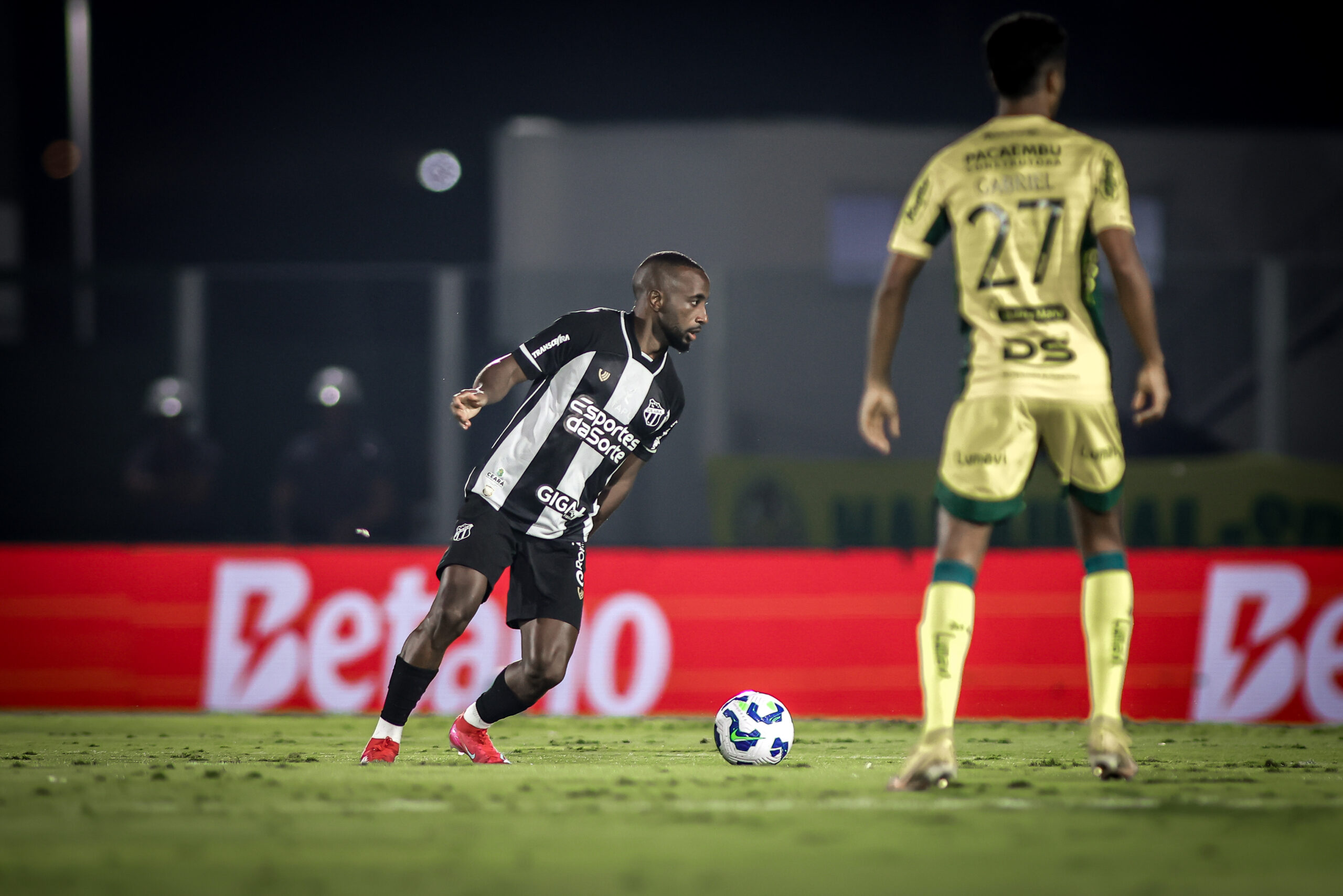 Ceará liga sinal de alerta na Série A e Vitória vence; veja as chances de rebaixamento