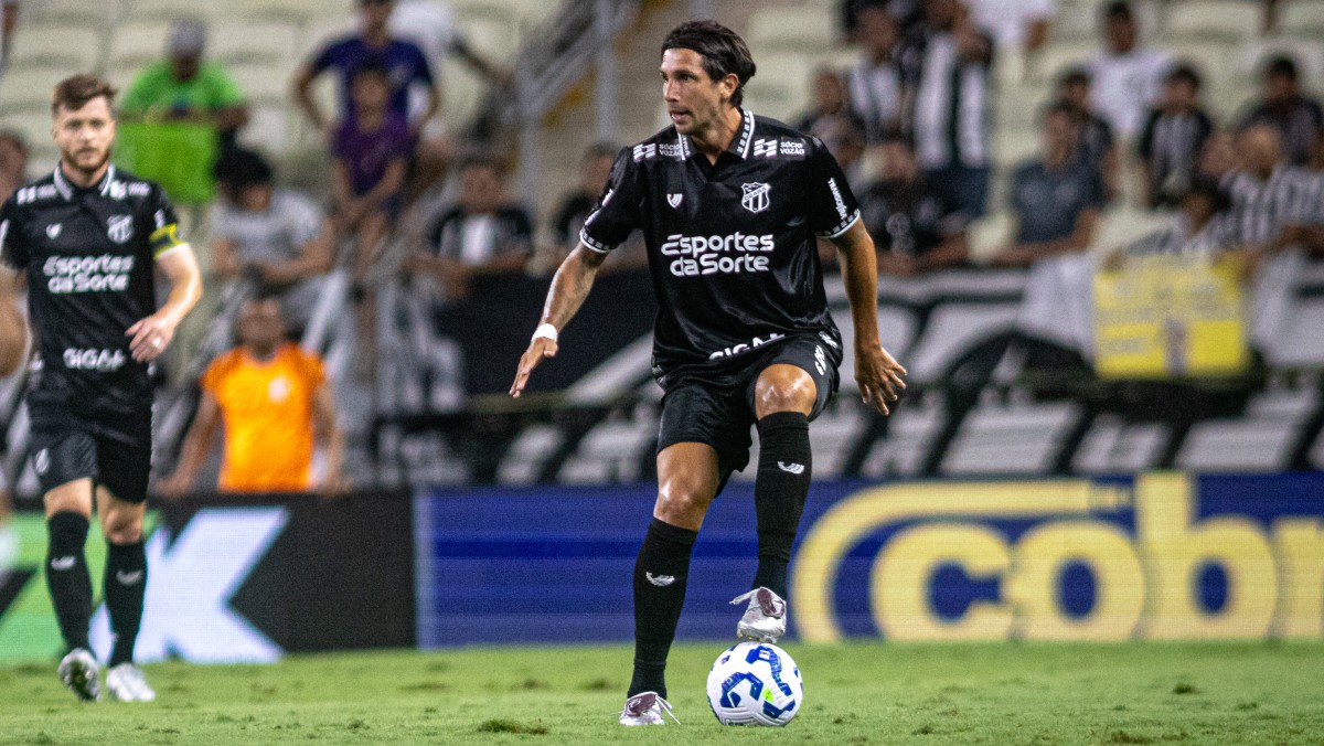 Lucas Mugni, meia do Ceará, em jogo contra o Cruzeiro pela Série A 2025