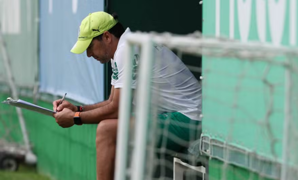 Com muitos retornos ao time, Vitória visita Palmeiras para se afastar do Z-4; veja a provável escalação 2 Abel Ferreira no treino desta terça-feira (18) - Foto: Cesar Greco/Palmeiras