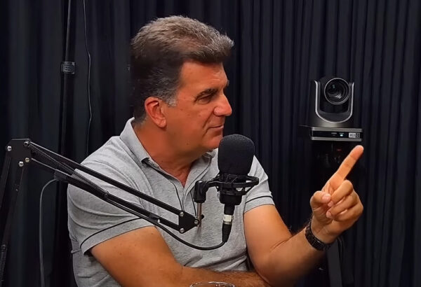 Presidente do Vitória admite falhas no planejamento esportivo do clube: “Esse ano nós erramos em tudo” 1 Fábio Mota em entrevista - Foto: Reprodução/Youtube