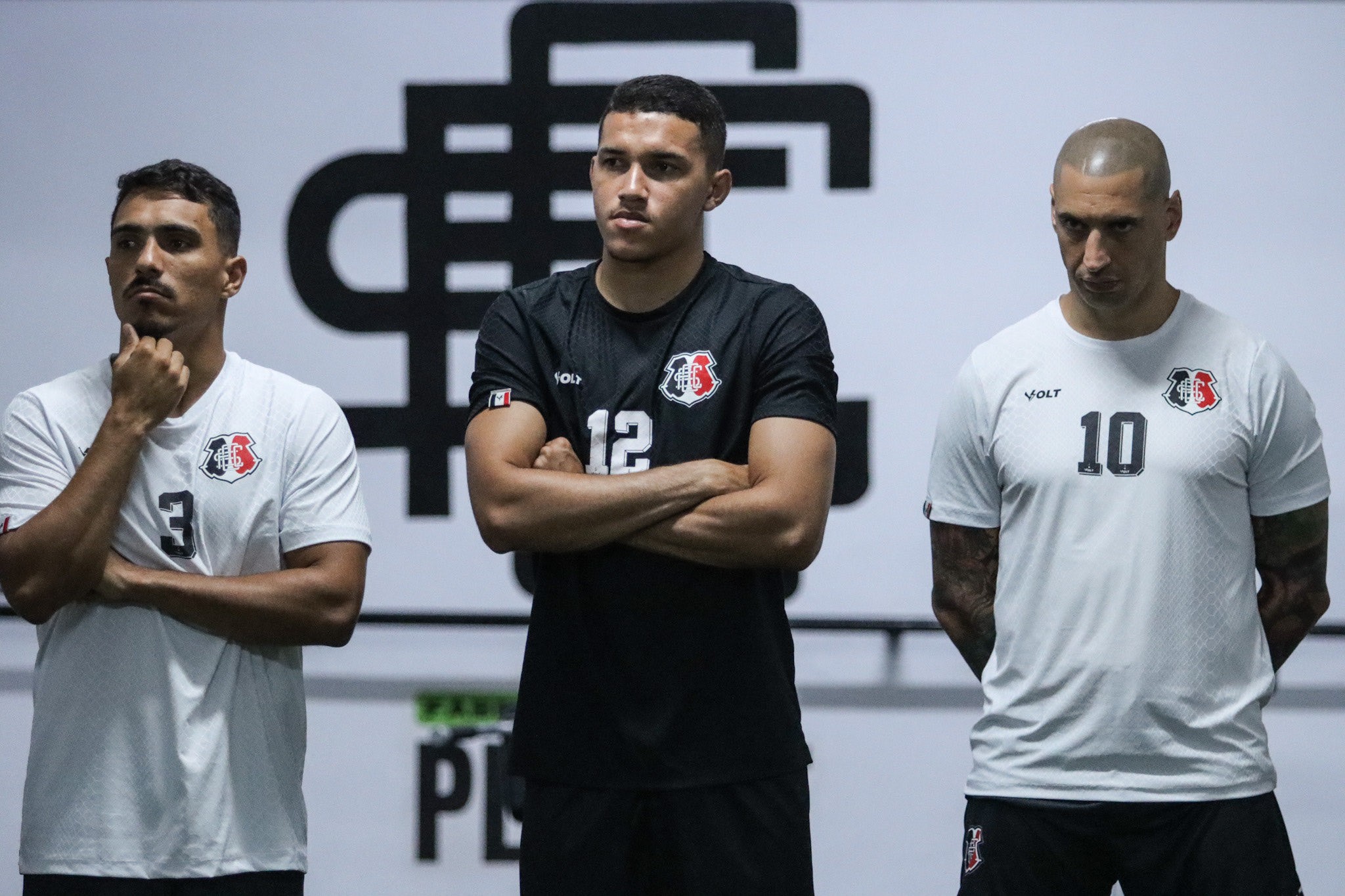 Elenco do Santa Cruz se apresenta para início da pré-temporada de 2026