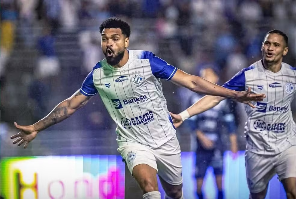 Peça importante em 2025, Thiago Santos se despede do Confiança: “Obrigado, Dragão”
