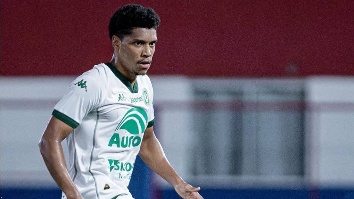 Procurado por clubes do Brasil e do exterior, Pedro Martins vive indefinição no Sport após acesso com a Chapecoense