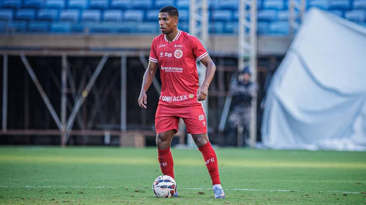 Sport encaminha acerto com o lateral-esquerdo Davi Gabriel, do Criciúma