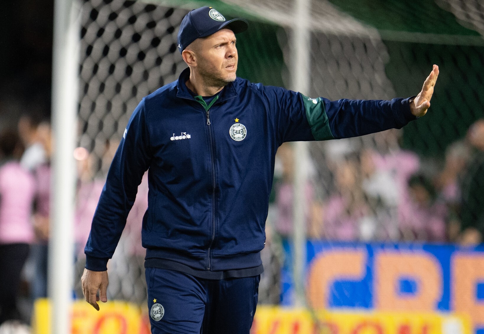 Ceará anuncia Mozart como novo treinador para 2026