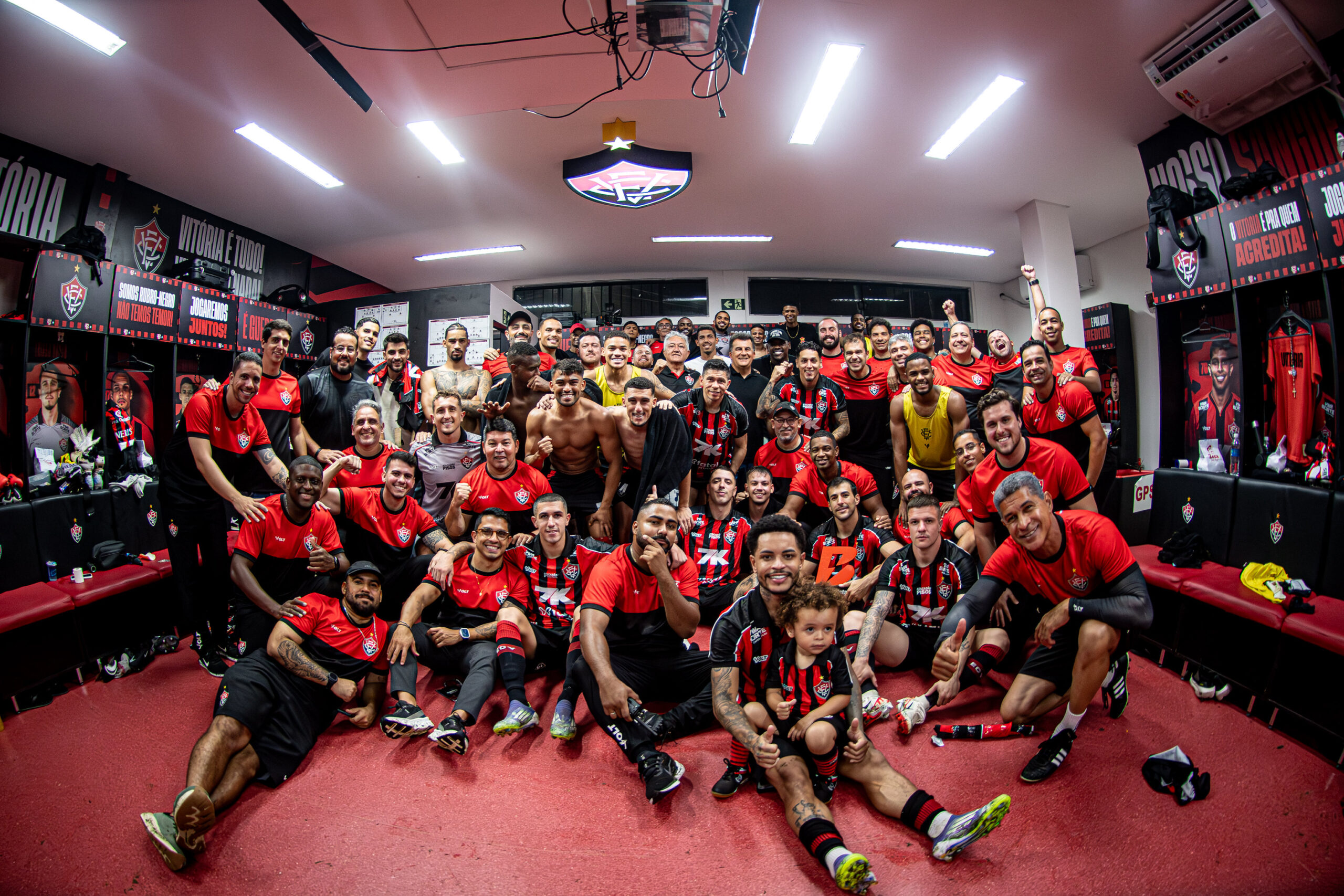 Veja o tempo de contrato do atual elenco do Vitória