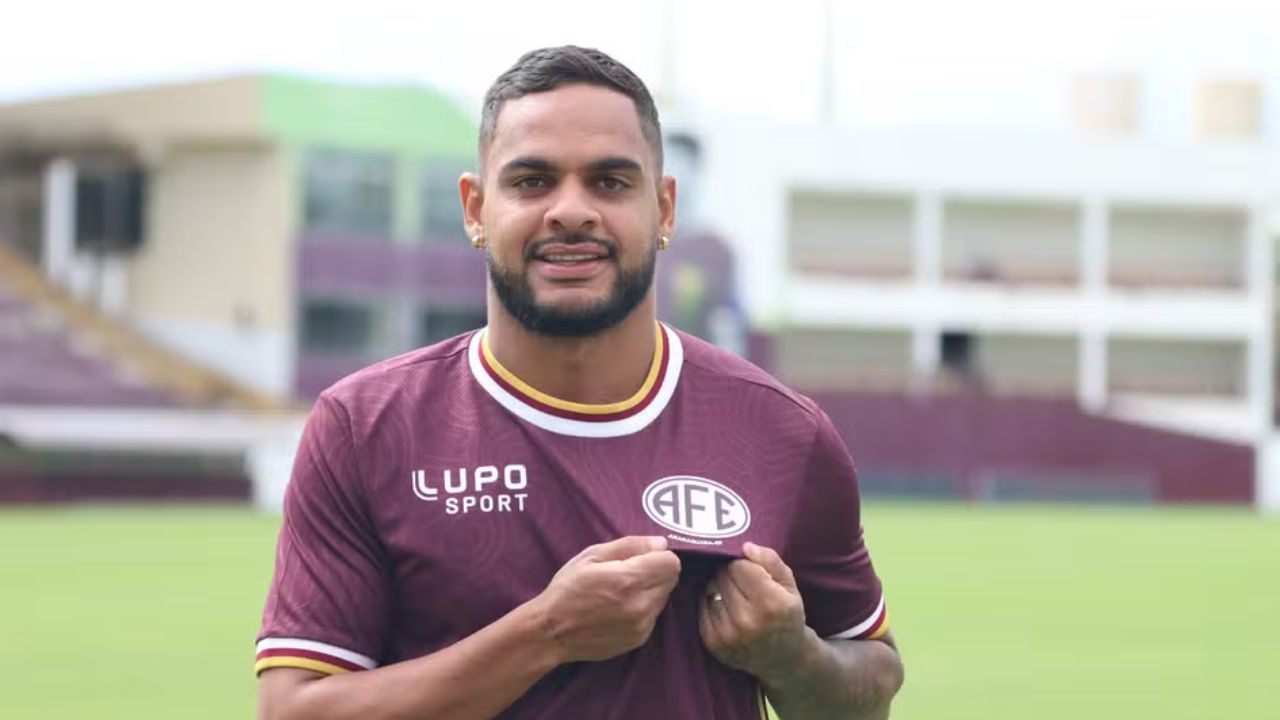 Atacante Juninho se apresenta e fica próximo de ser anunciado pelo Náutico