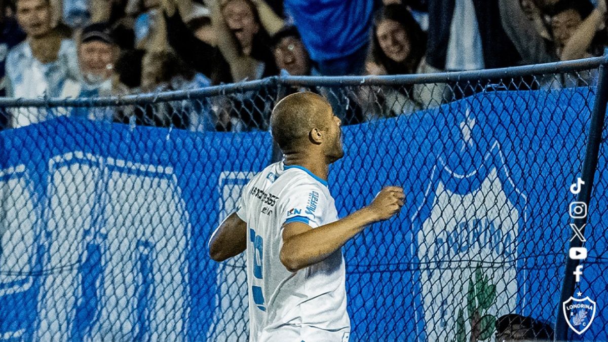 Santa Cruz oficializa a contratação do atacante Quirino, ex-Londrina