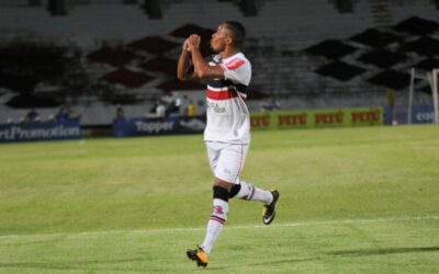 Santa Cruz oficializa a contratação do atacante Robinho, que volta ao clube após sete anos