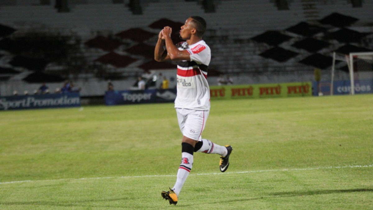 Santa Cruz oficializa a contratação do atacante Robinho, que volta ao clube após sete anos