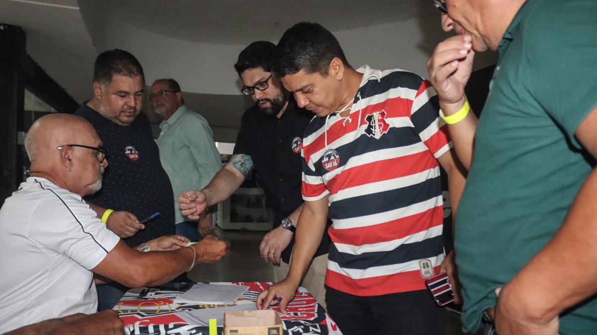 Conselho do Santa Cruz ratifica aprovação da SAF feita pelos sócios 1 Conselheiros do Santa Cruz participam da votação do Conselho Deliberativo para ratificar aprovação da SAF via AGE