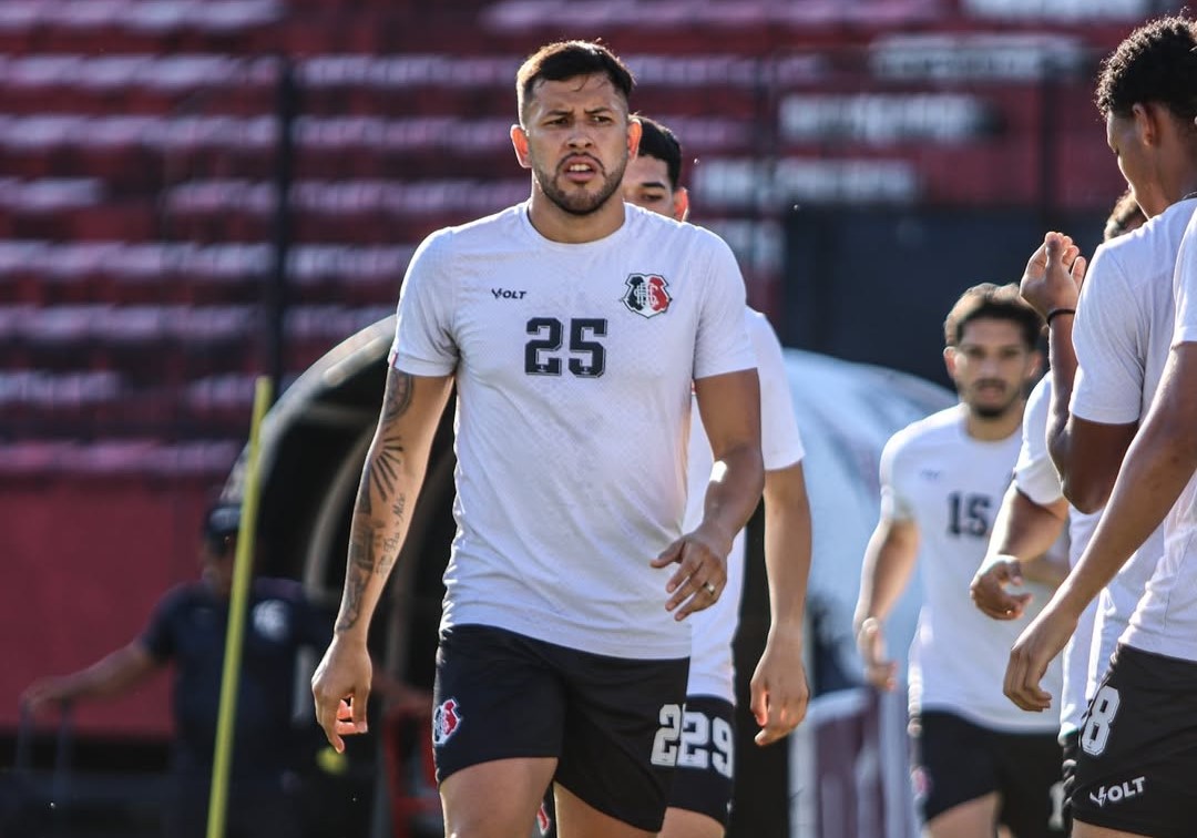“A gente foi letal”, celebra Pedro Favela após vitória heroica do Santa Cruz na Série C