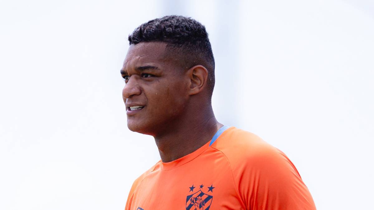 Sport: Luciano sofre entorse no tornozelo, mas deve voltar aos treinos ainda nesta semana