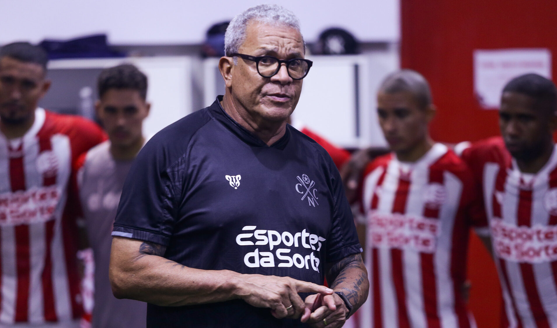 Hélio dos Anjos diz que ainda não está satisfeito com a intensidade do Náutico e elogia o crescimento de Paulo Sérgio
