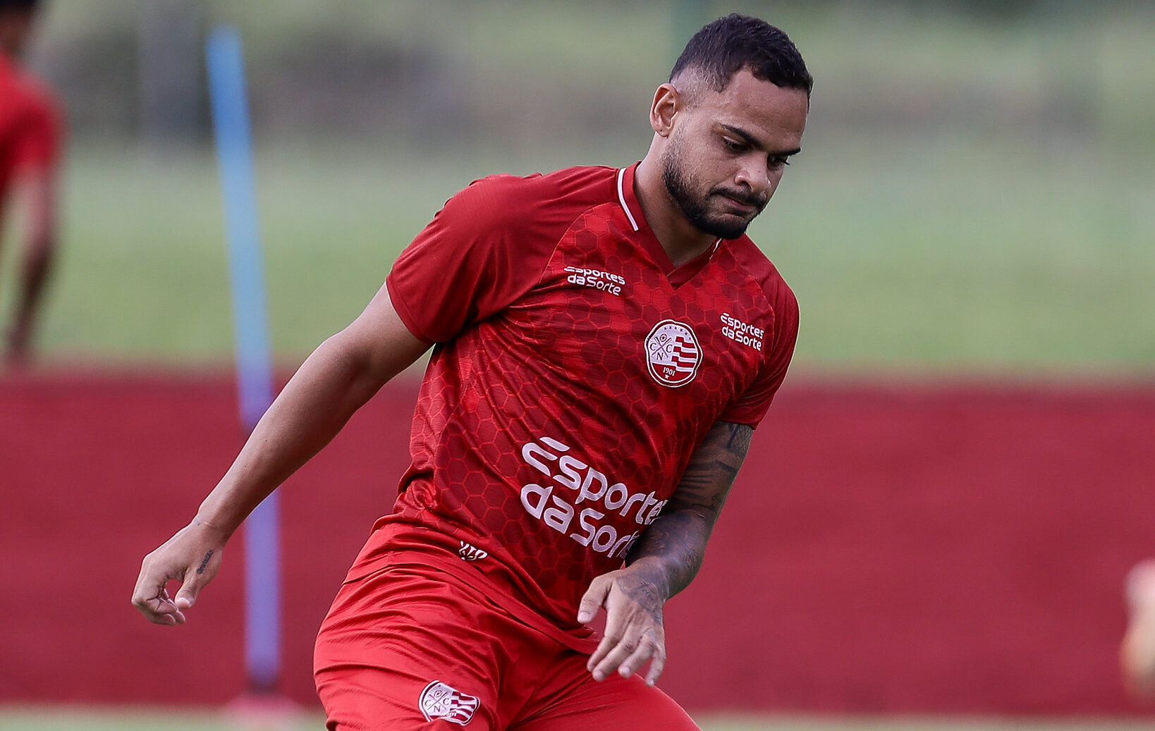 Juninho volta aos treinos no Náutico, mas técnico descarta retorno contra o Jaguar