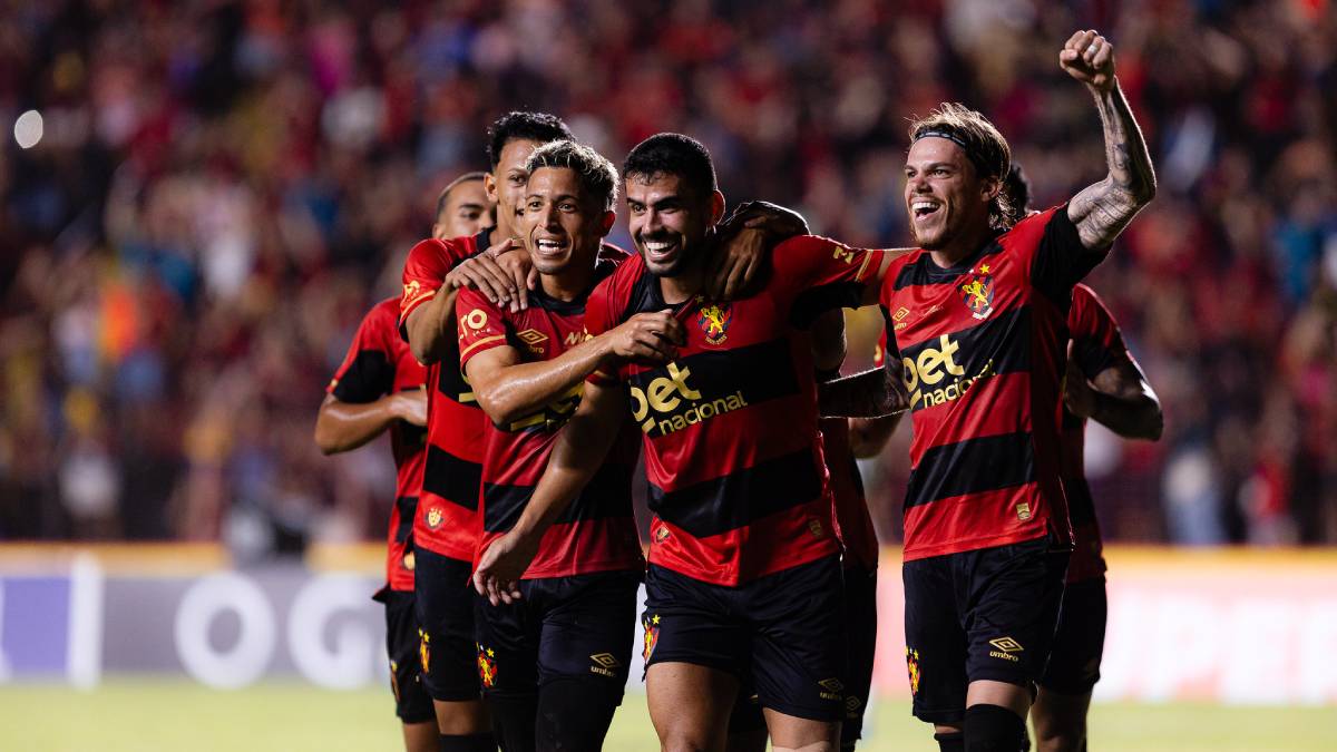 Sport: Após quase um ano fora por lesão, Zé Roberto retorna, marca gol e se emociona na Ilha do Retiro