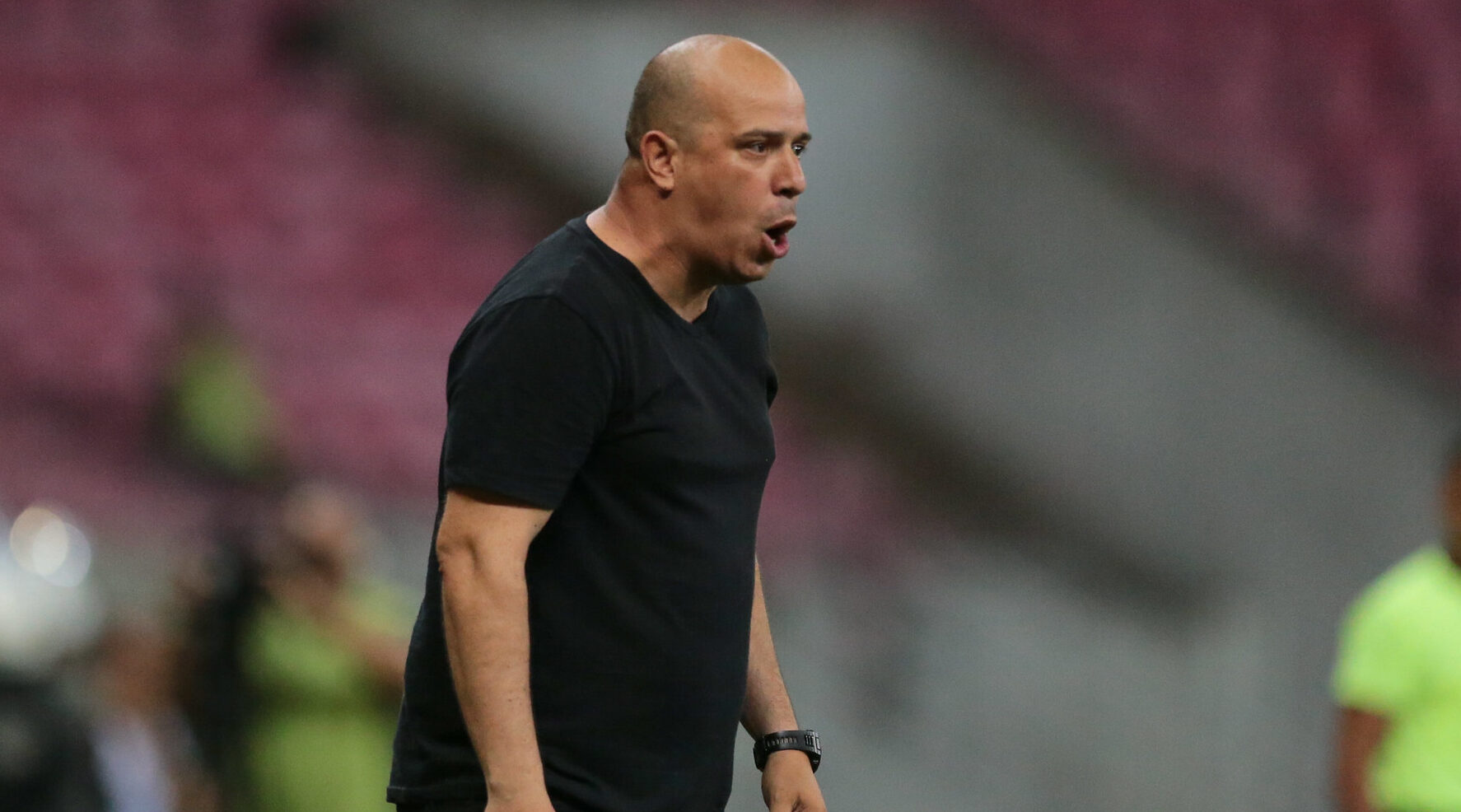 Jaguar anuncia saída do técnico Toninho Pesso após goleada para o Náutico