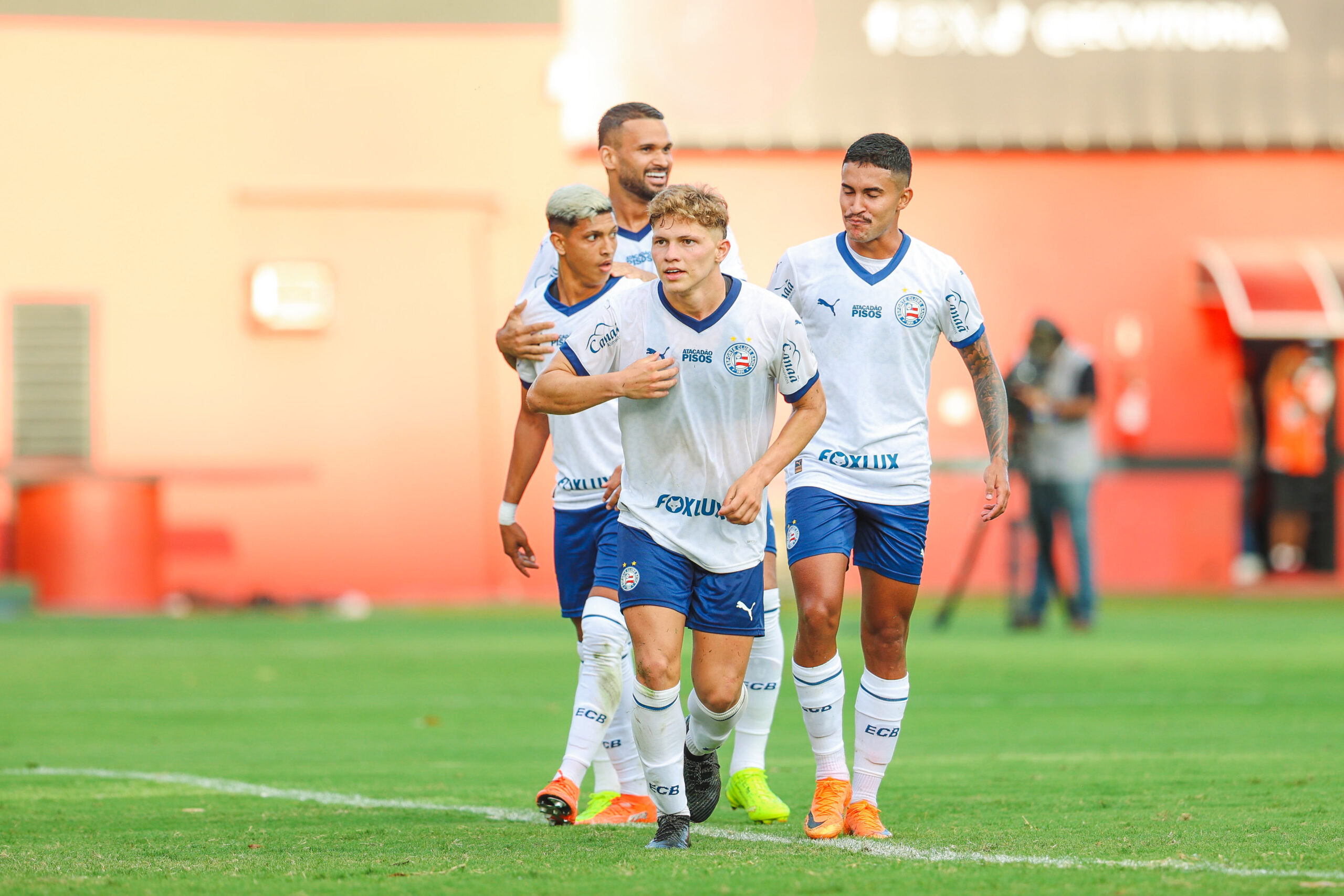 Bahia derrota Vitória no Barradão e mantém 100% de aproveitamento no Baianão