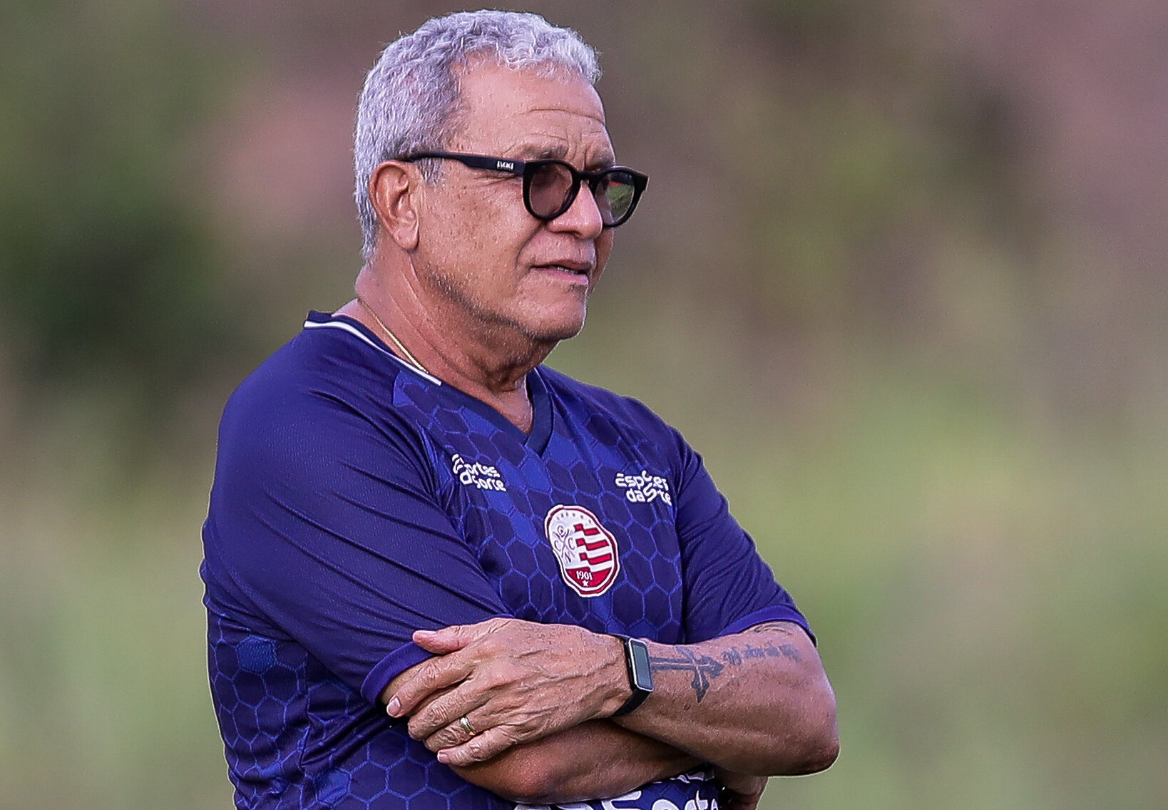 Hélio dos Anjos confirma Náutico com time alternativo contra o Vitória-PE e fala sobre a contratação do lateral Léo Jance
