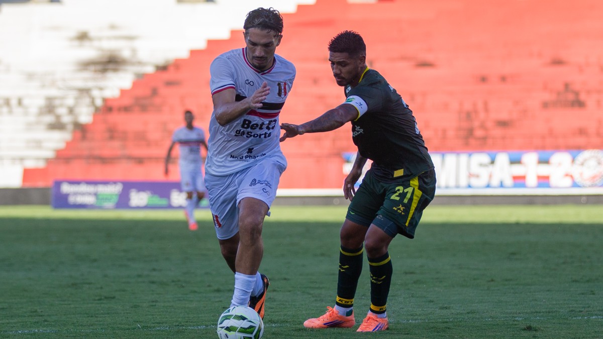 Andrey, volante do Santa Cruz