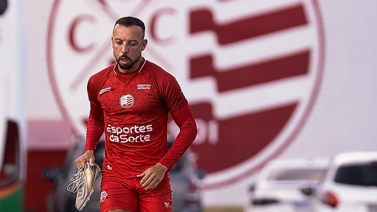 Paulo Sérgio recebe sondagem e Náutico não dificultará saída 1 Atacante Paulo Sérgio, do Náutico, em 2026 no CT