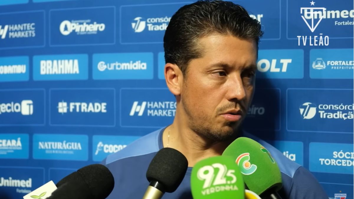 Carpini reconhece momento de reformulação do Fortaleza, mas pede que “não saia mais ninguém”