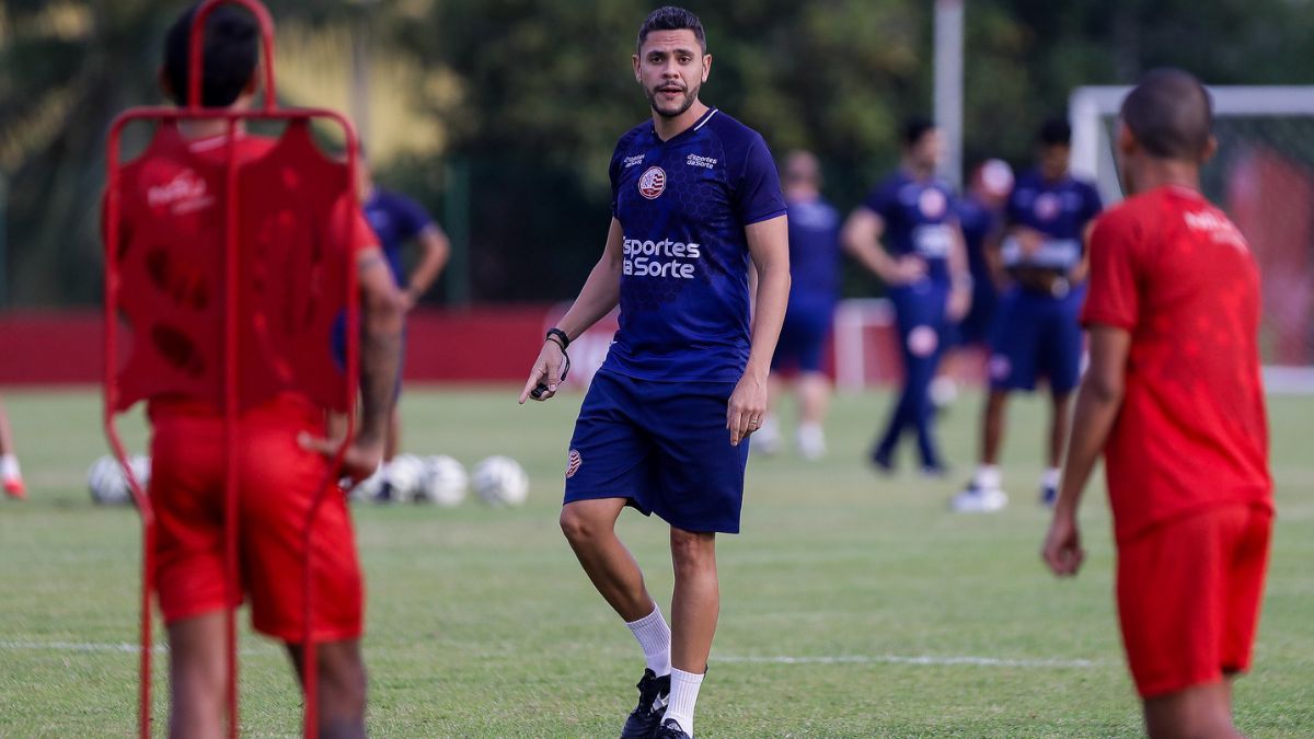 Náutico espera pelo menos mais um reforço para o Pernambucano