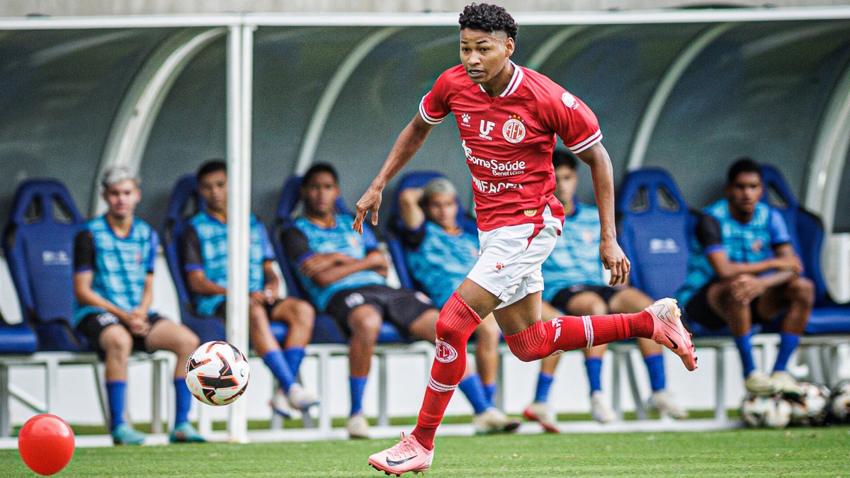 Elias, lateral-direito da base do América-RN, que teria sido relacionado irregularmente no Campeonato Potiguar por não ter contrato profissional