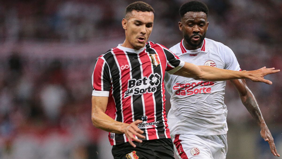 Expulso contra o Náutico, zagueiro do Santa Cruz se pronuncia e critica arbitragem: “Teve a intenção de nos prejudicar”