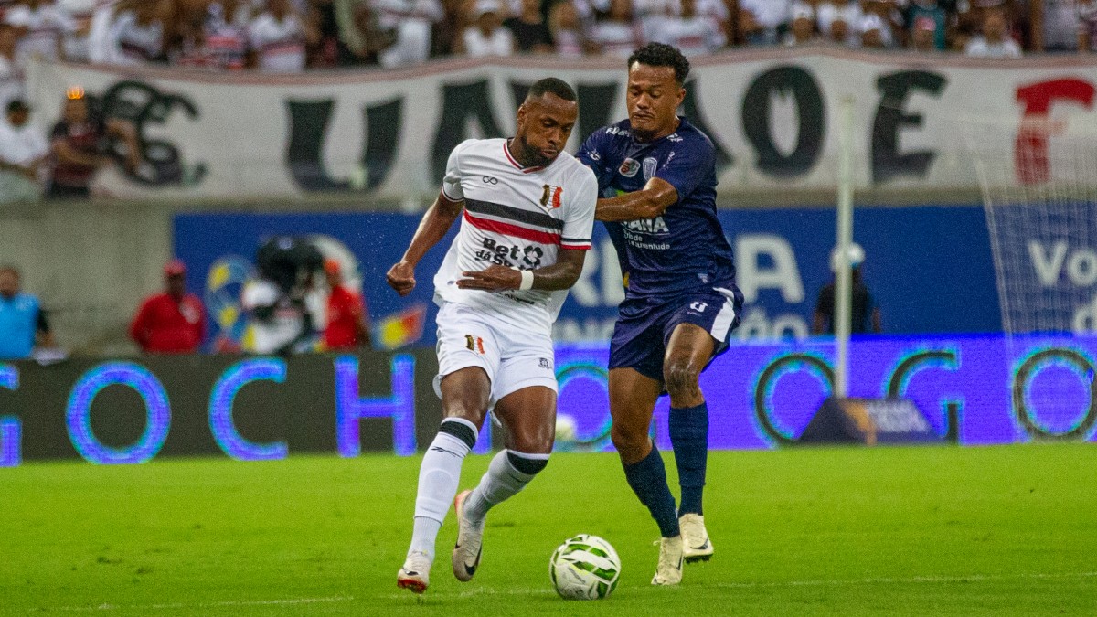 Pedro Costa, lateral-direito do Santa Cruz