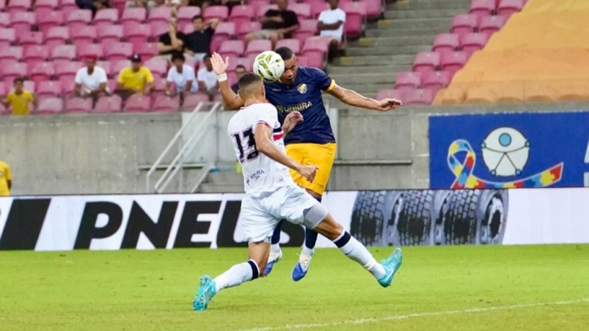 Santa Cruz joga mal novamente, é derrotado pelo Retrô e cai na tabela do Campeonato Pernambucano 4 Retrô x Santa Cruz, pelo Campeonato Pernambucano 2026