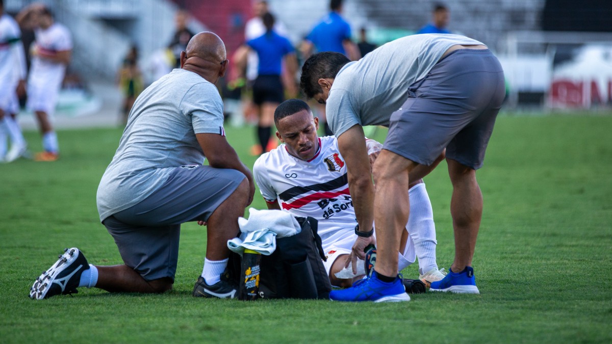 Robinho, atacante do Santa Cruz
