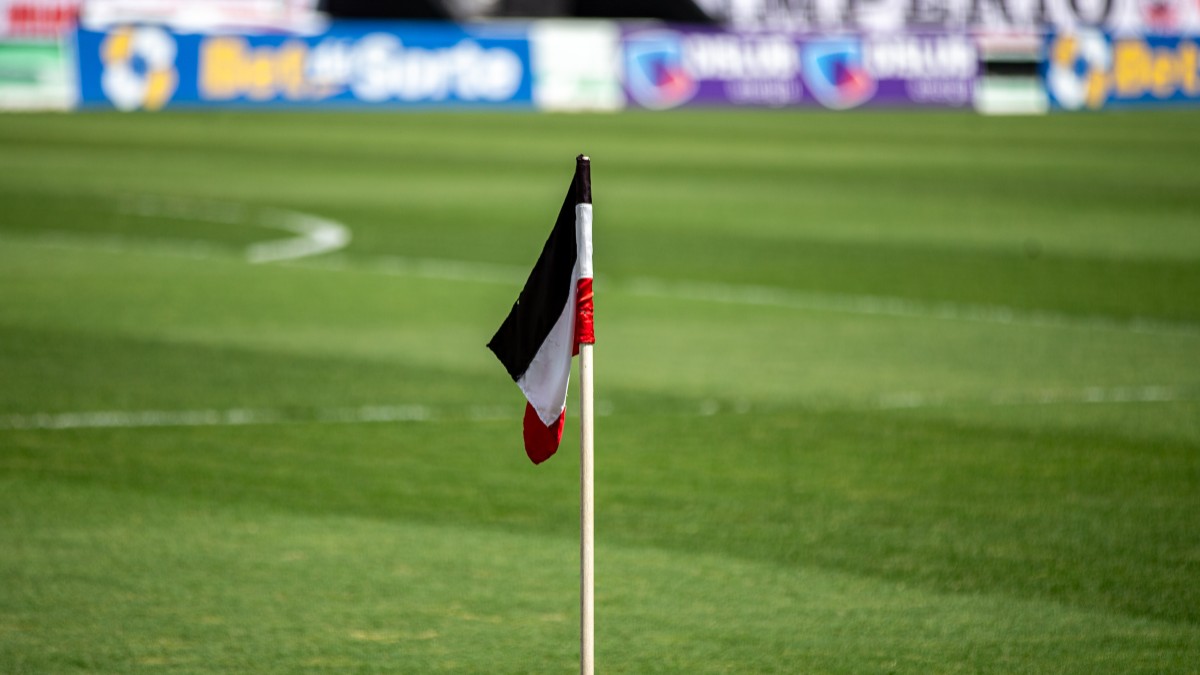 Após solicitar arbitragem de fora contra o Náutico, Santa Cruz recua em razão dos custos