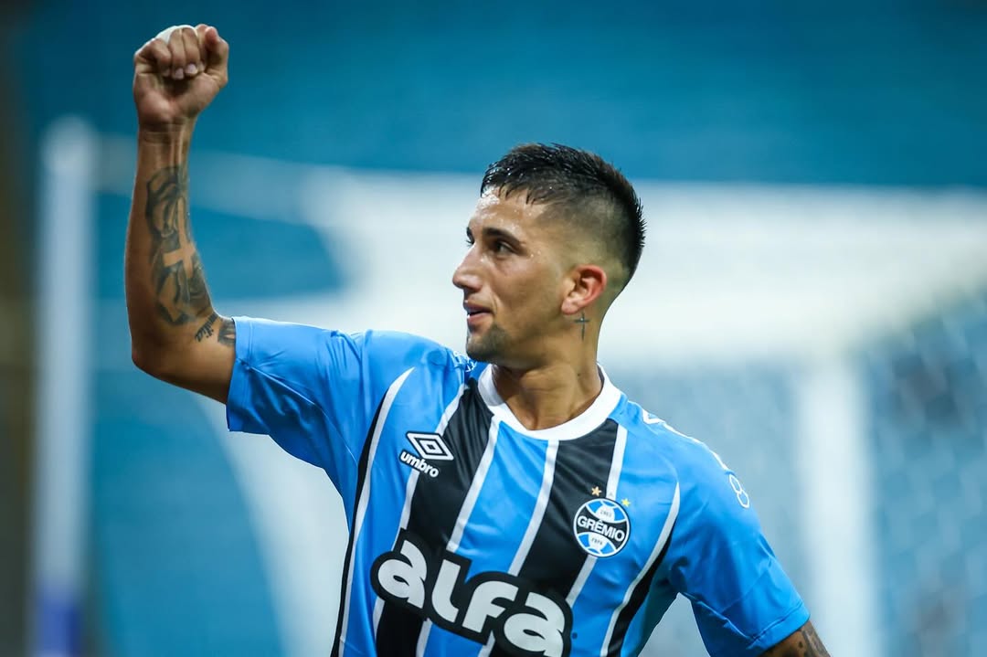 Grêmio encerra negociações com Nacional e Kike Olivera fica no Bahia até o fim do empréstimo 2 Kike Olivera comemora gol pelo Grêmio - Foto: Reprodução/Redes Sociais