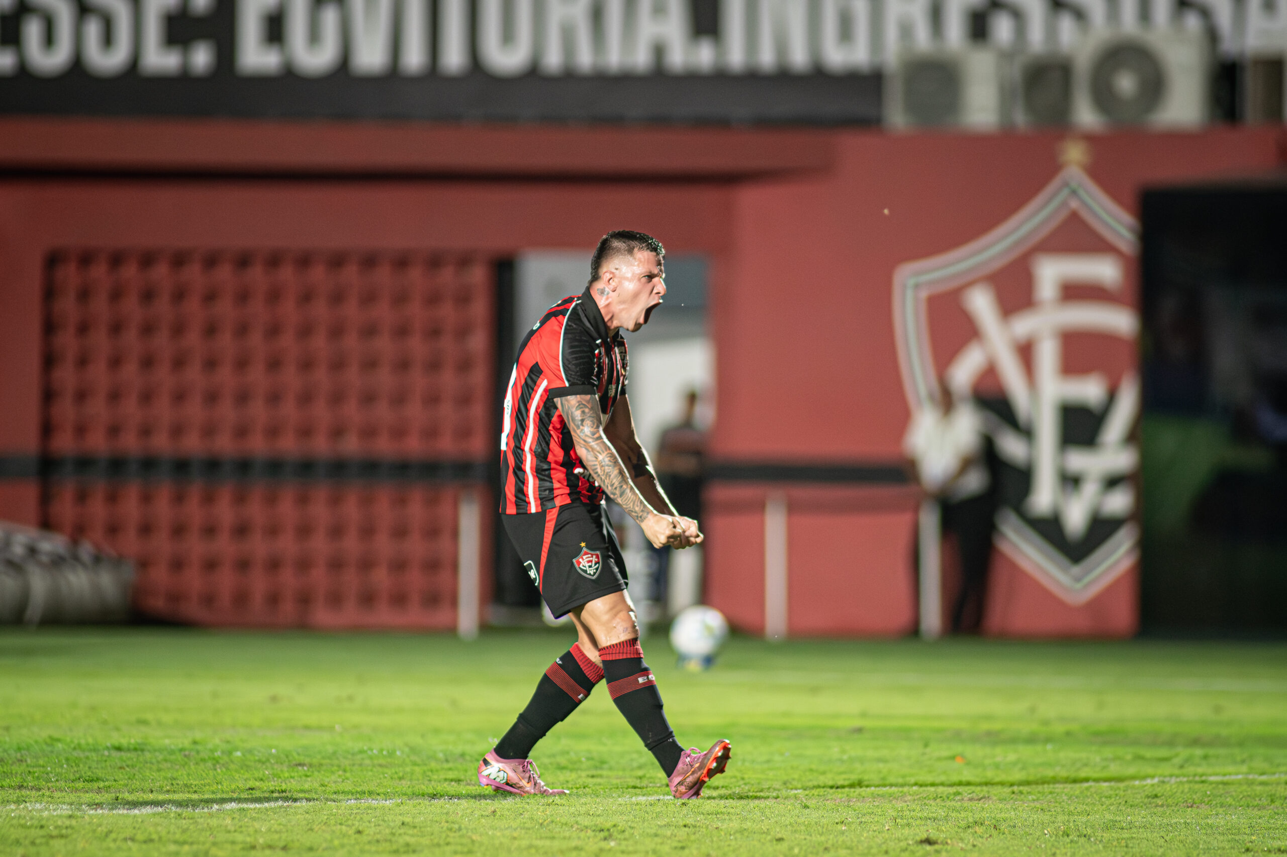 Vitória começa mal, mas melhora no 2º tempo e vence o Remo na estreia da Série A
