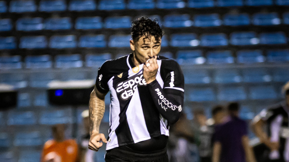 Após gol em vitória, Vina fala em página virada no Ceará e mira retorno à Série A