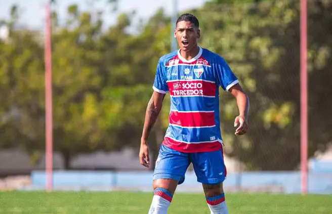 Fortaleza amplia contrato de Lucas Emanoel, destaque da base promovido ao profissional