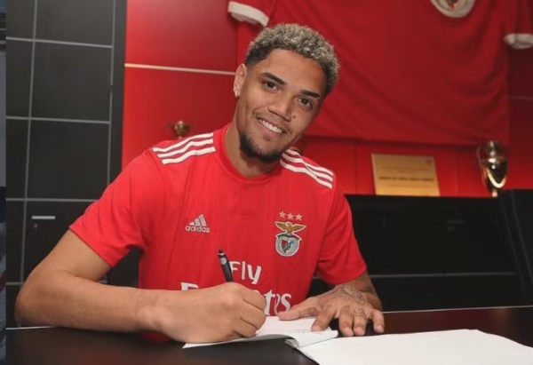 Pedro Henrique assina contrato com o Benfica - Foto: Divulgação/Benfica