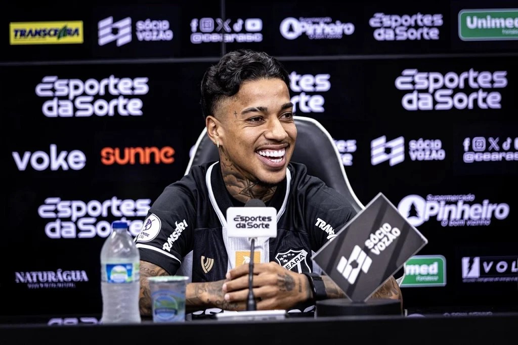 Matheusinho fala sobre disputa por posição no Ceará e descarta preferência em jogar como meia ou atacante