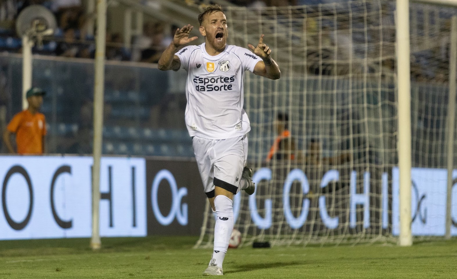 Pedro Henrique treina e vira opção no Ceará para duelo contra o Jacuipense