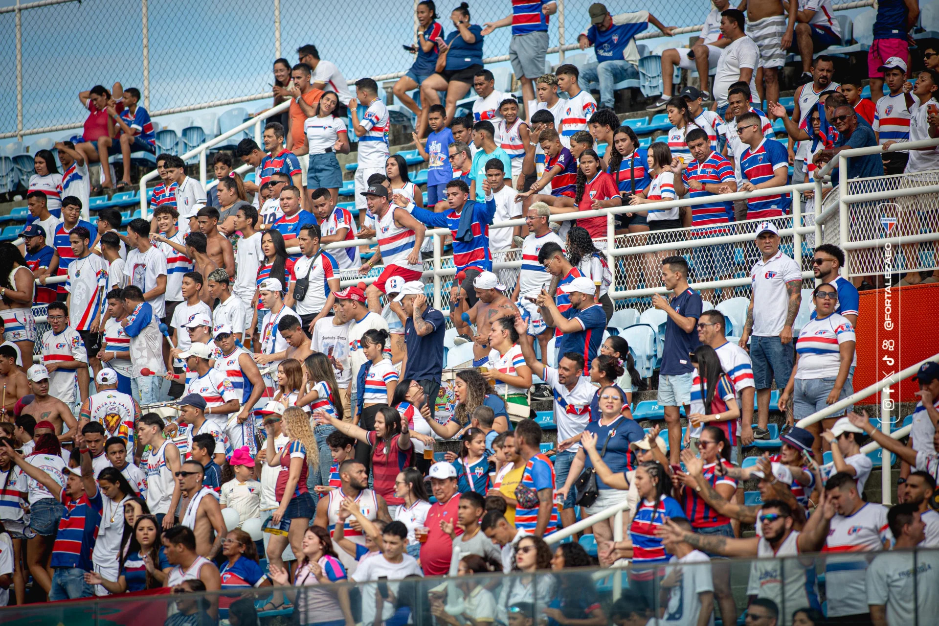 Torcida organizada do Fortaleza critica Ferroviário por abrir apenas o setor amarelo do PV