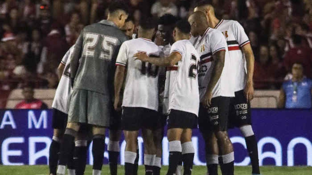 Santa Cruz completa uma década em jejum de títulos estaduais; veja maiores hiatos de PE