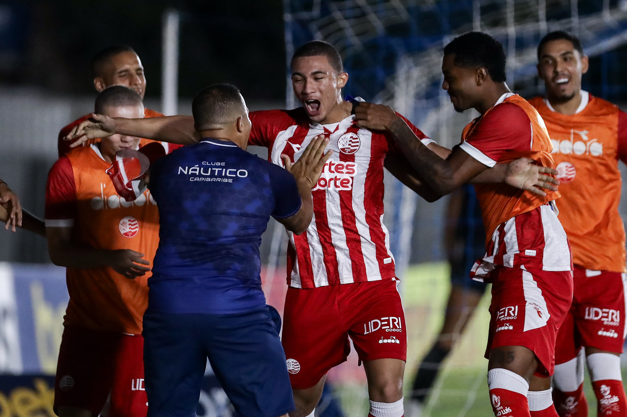 Técnico do Náutico elogia desempenho de Rosa, atleta da base que marcou o primeiro gol como profissional