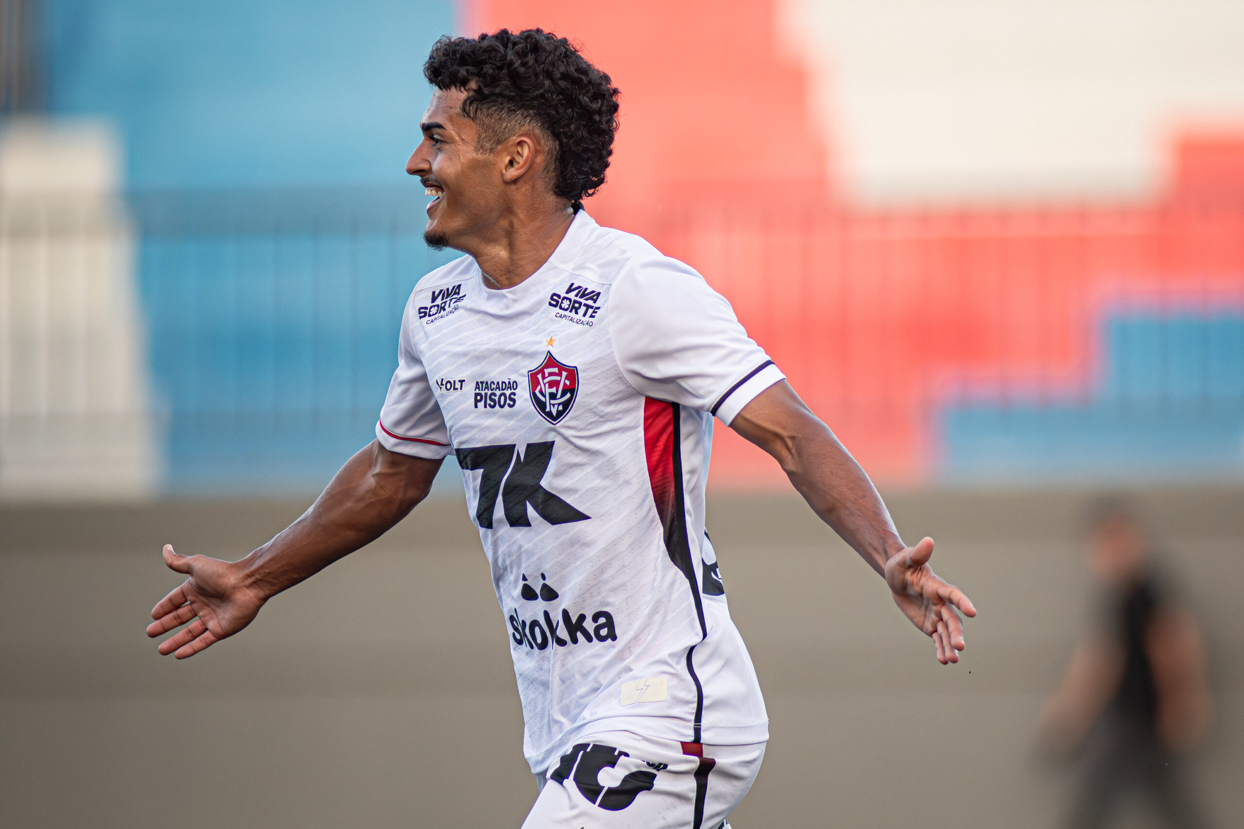 Vitória deve emprestar jovem atacante Luis Miguel ao Caxias