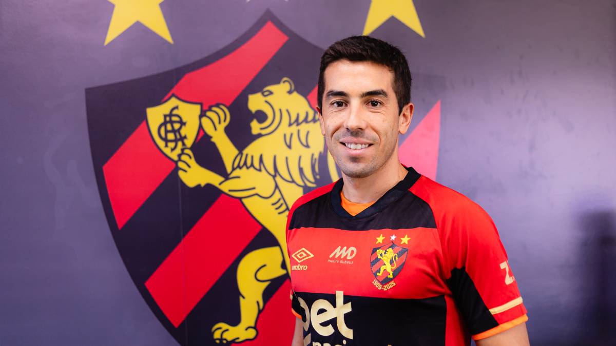 Carlos de Pena diz que chega para ser peça importante dentro e fora de campo no Sport