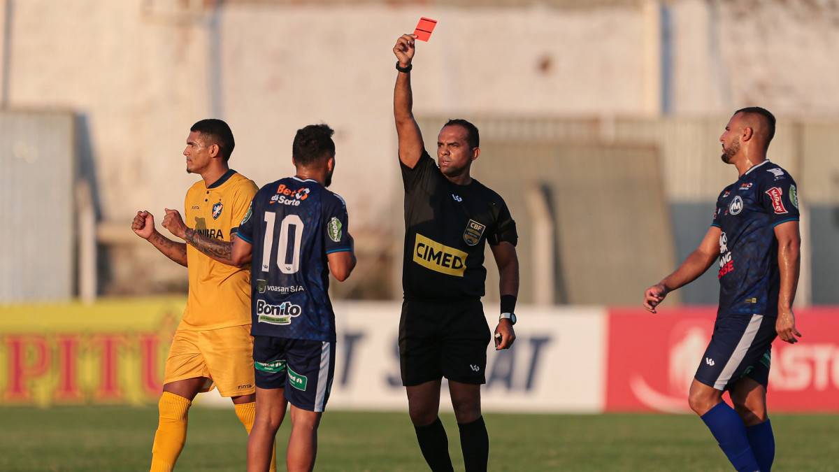 Evandro Carvalho defende arbitragem em Maguary x Retrô: “Injustas e indevidas as reclamações”