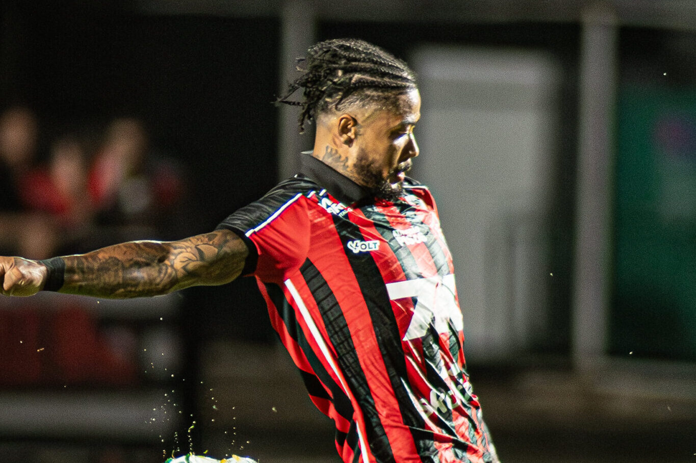 Vitória: Marinho estreia, joga 23 minutos e vira nova opção para Jair Ventura