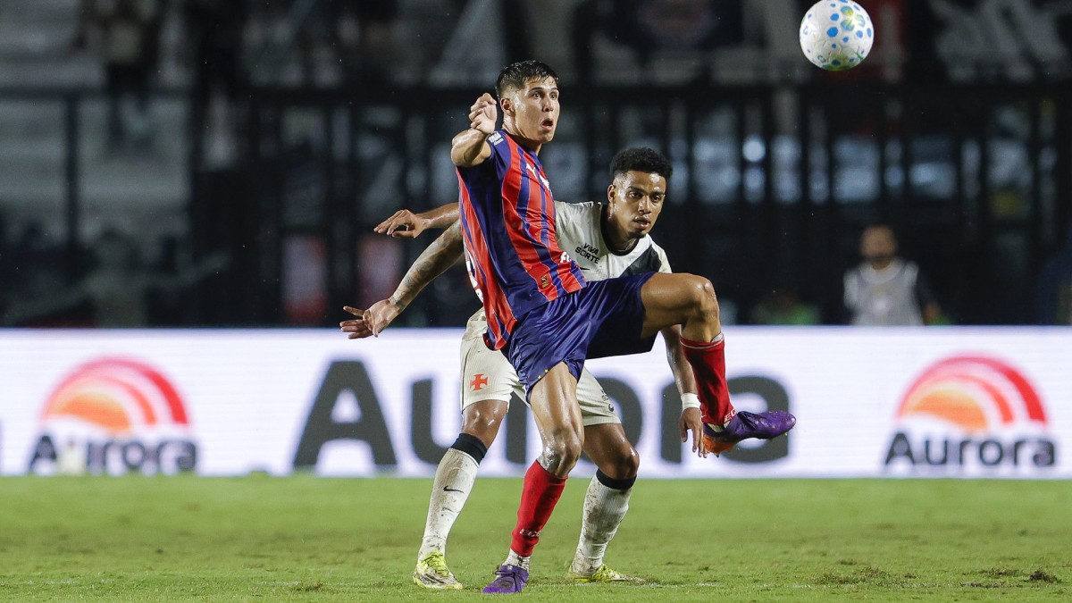 Cristian Olivera/Kike Oliveira, atacante do Bahia, em jogo contra o Vasco, pelo Brasileirão 2026